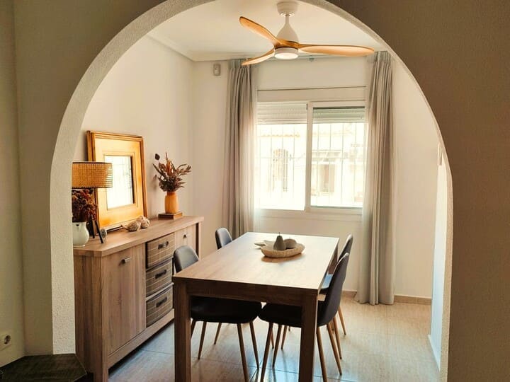 Sala vista desde cocina.